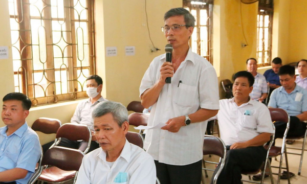 Cử tri xã Thanh Sơn, huyện Kim Bảng, Hà Nam kiến nghị trong một buổi tiếp xúc với Tổ đại biểu HĐND tỉnh